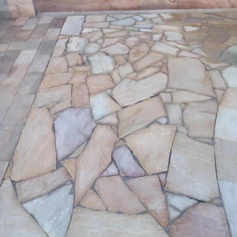 Piso de caco de Pedra São Tomé instalado